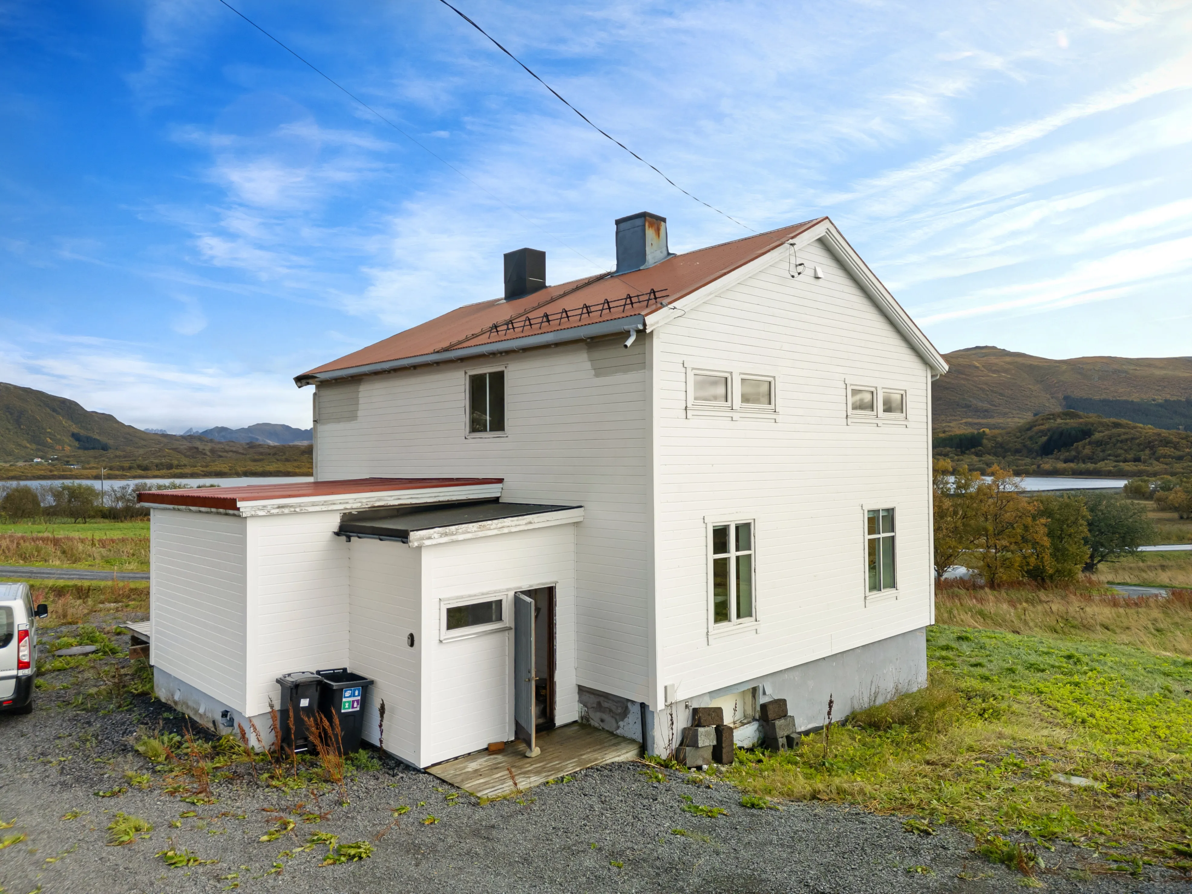 1950s Norwegian House with Garden and Terrace in Coastal Straumsjøen - View image 29 of 40