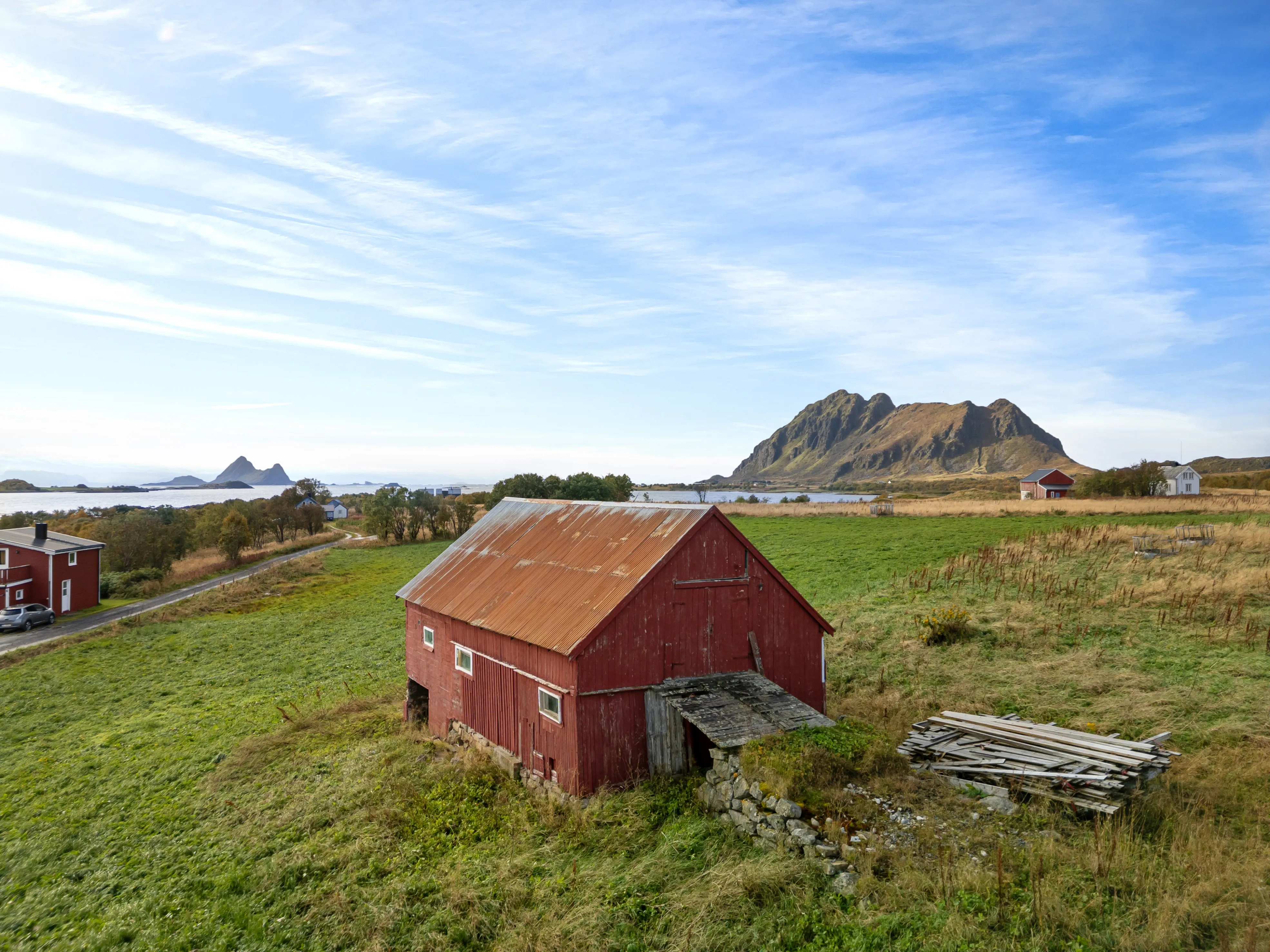 1950s Norwegian House with Garden and Terrace in Coastal Straumsjøen - View image 32 of 40