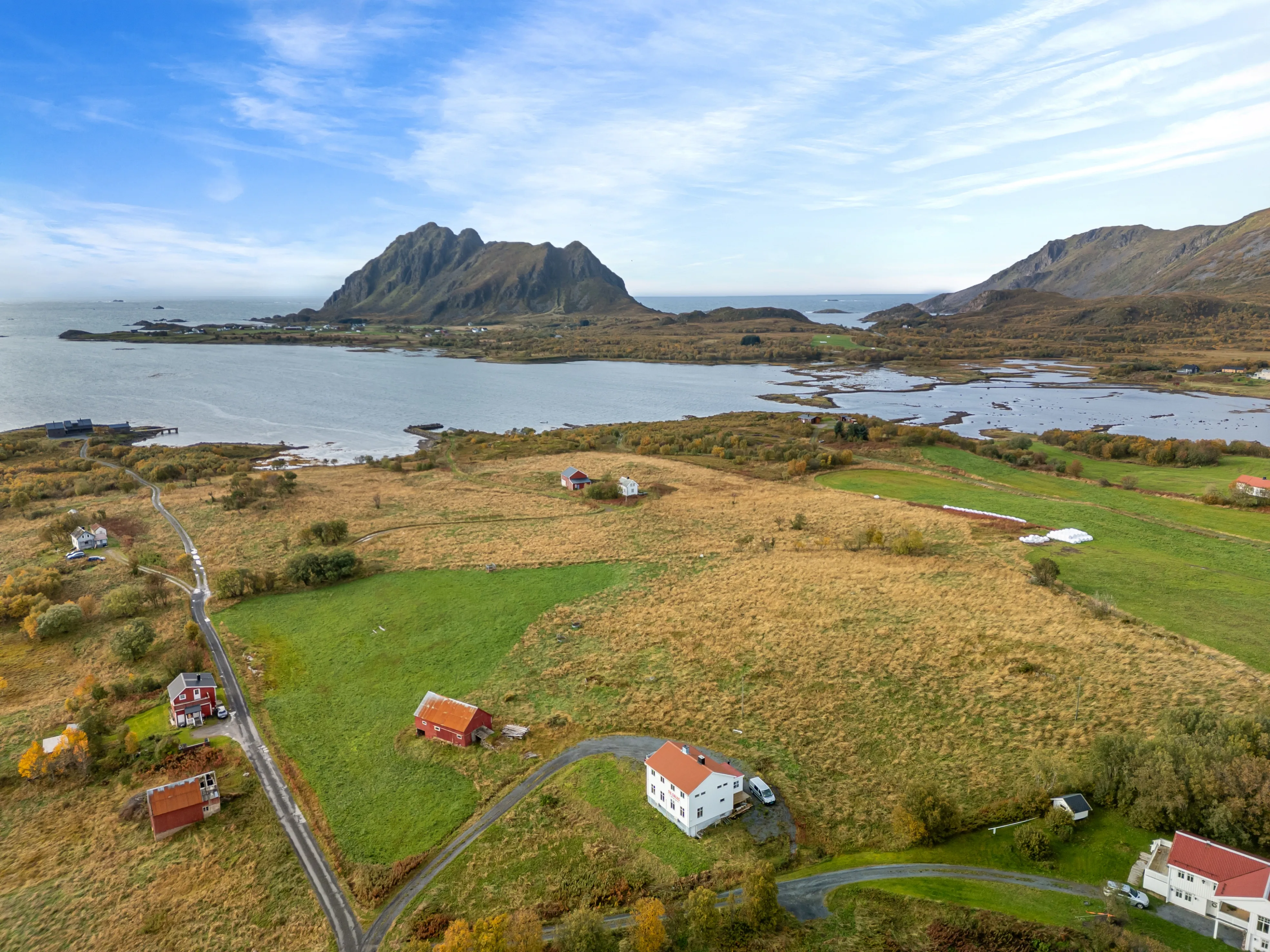1950s Norwegian House with Garden and Terrace in Coastal Straumsjøen - View image 35 of 40