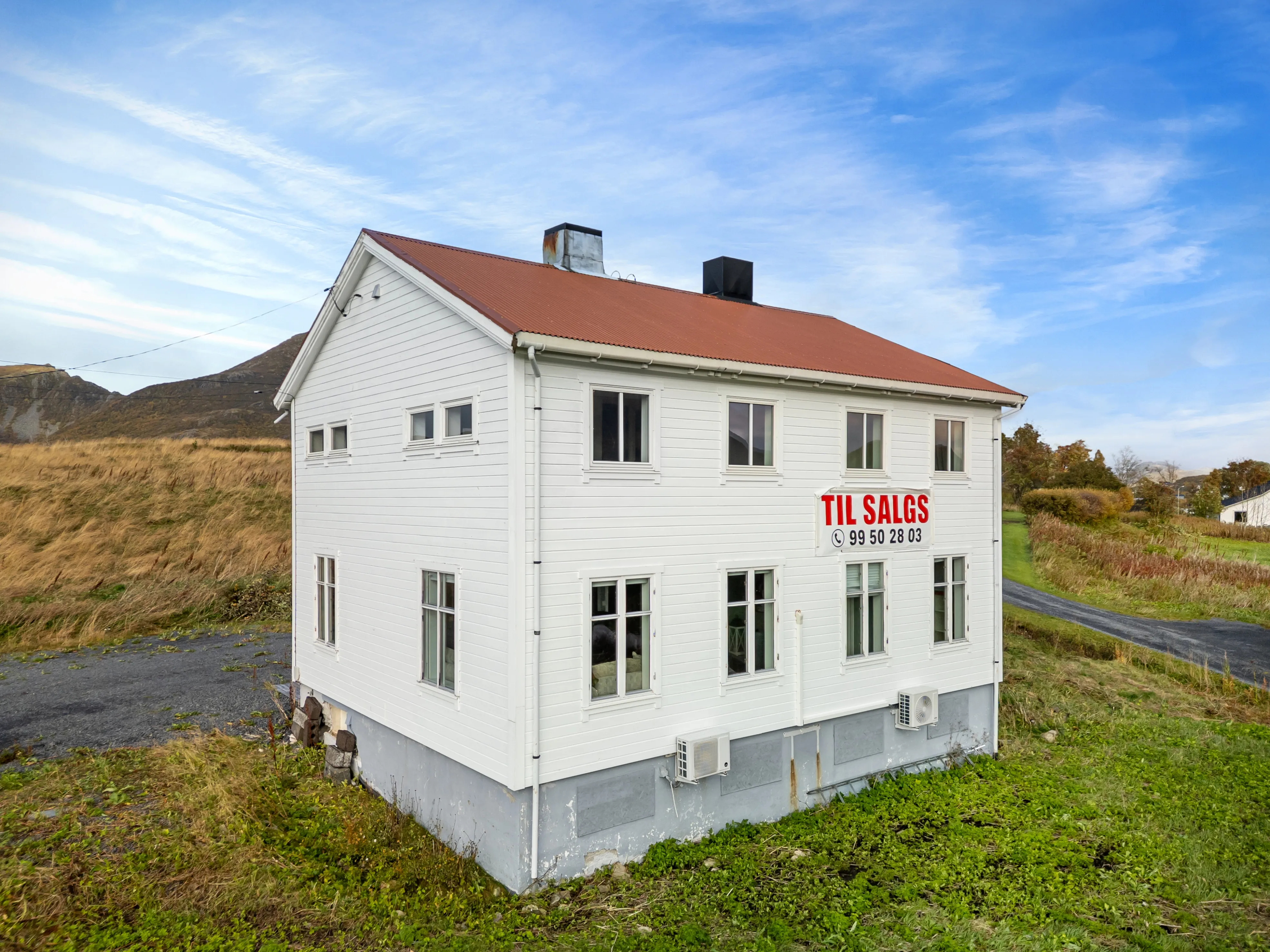 1950s Norwegian House with Garden and Terrace in Coastal Straumsjøen - View image 36 of 40