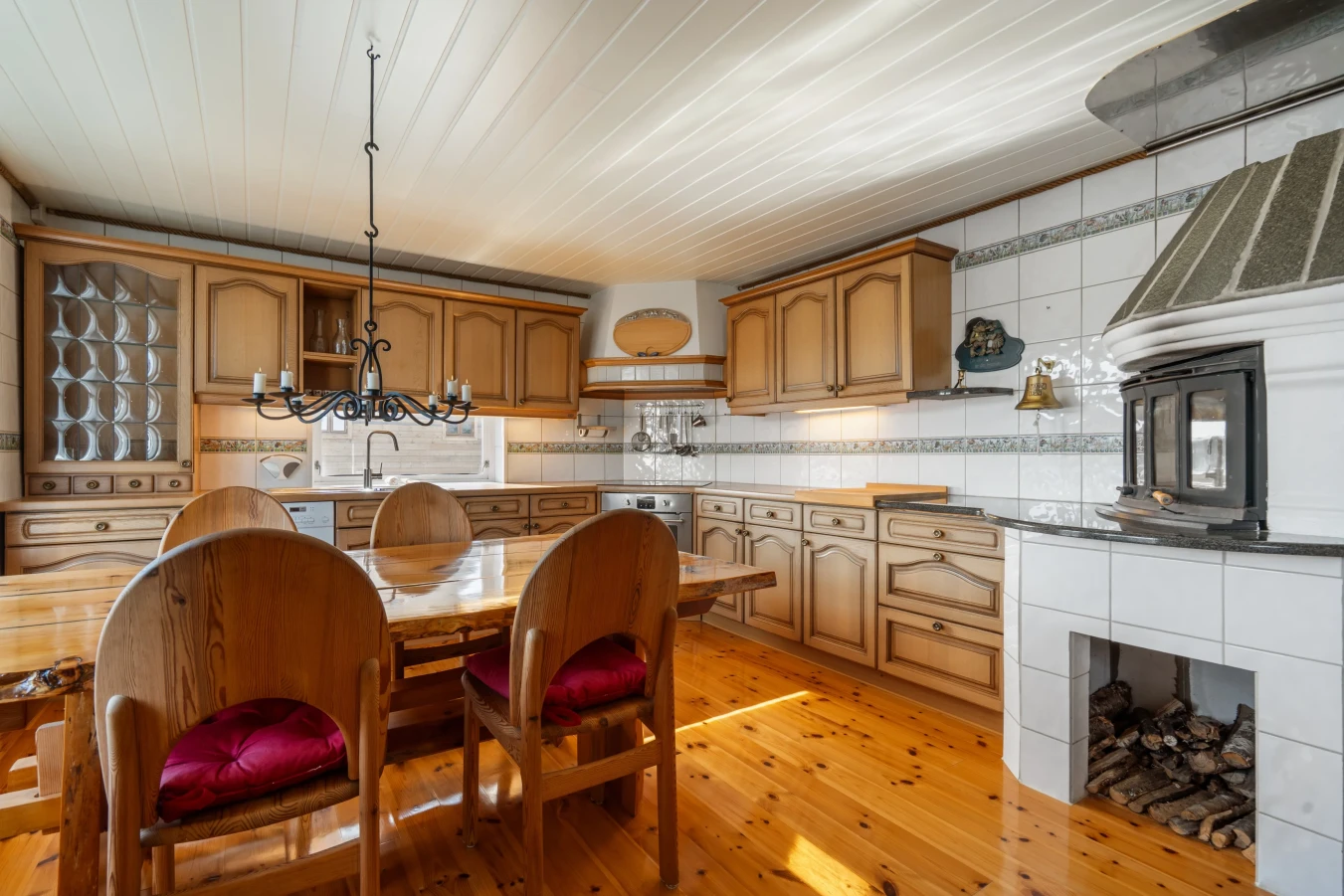 Early 20th-Century Cabin Near the Sea in Bremnes, Norway - View image 33 of 57