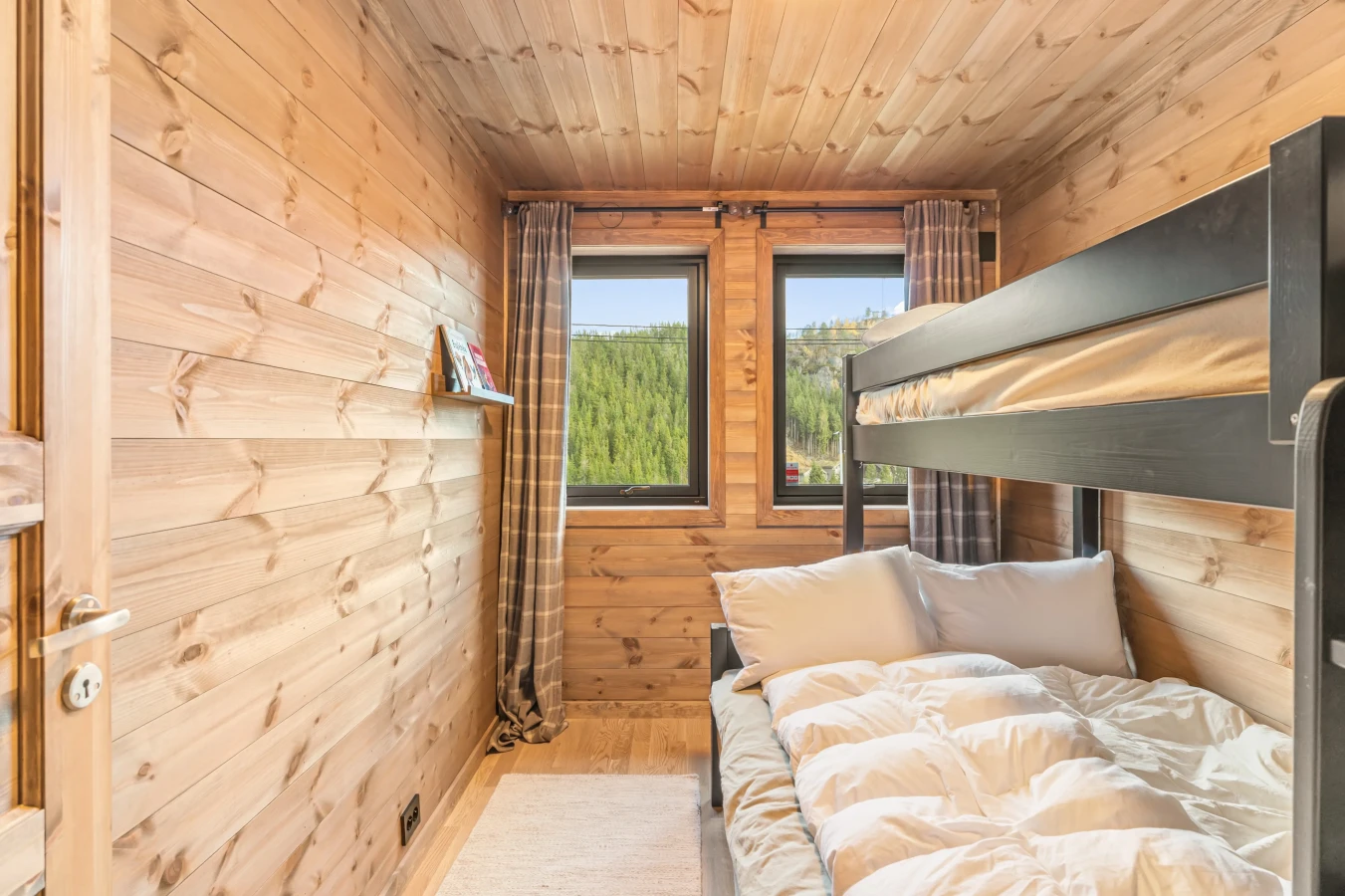 Moderne landhus med 4 soveværelser i Tjørhom med sauna og to opholdsrum - Vis billede 25 af 39