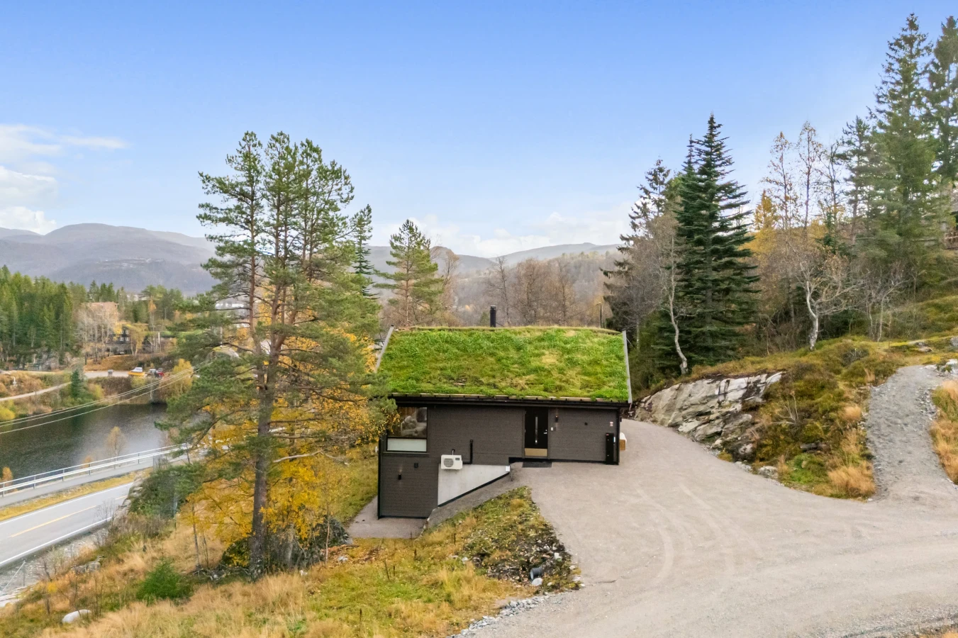 Moderne landhus med 4 soveværelser i Tjørhom med sauna og to opholdsrum - Vis billede 34 af 39