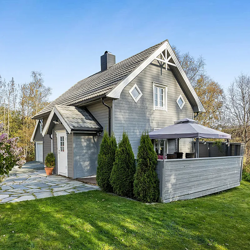 1877 Trondheim House with Expansive Garden and Convenient Transit Access