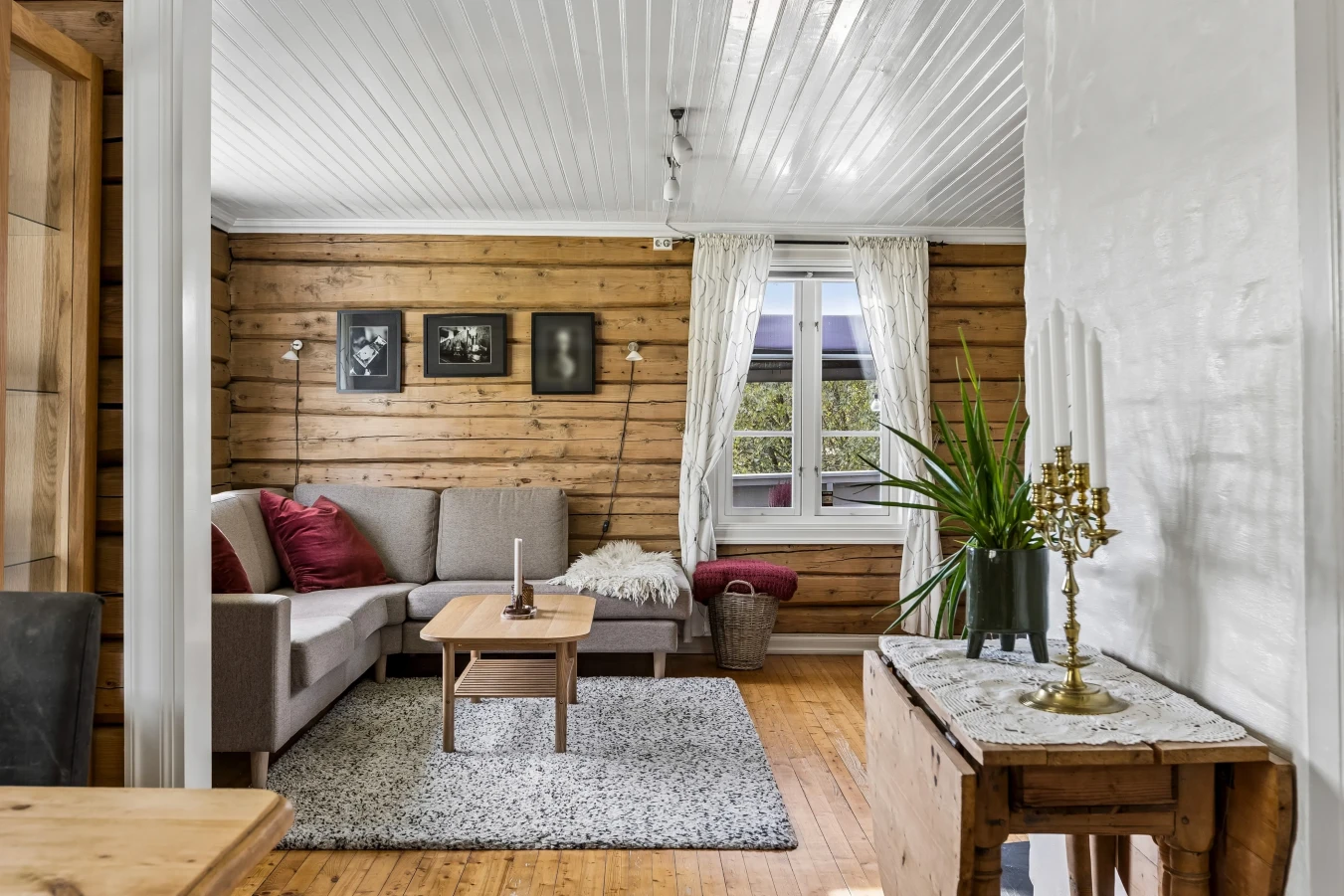 Maison de Trondheim datant de 1877, avec un vaste jardin et un accès pratique aux transports en commun - Voir l'image 7 sur 40