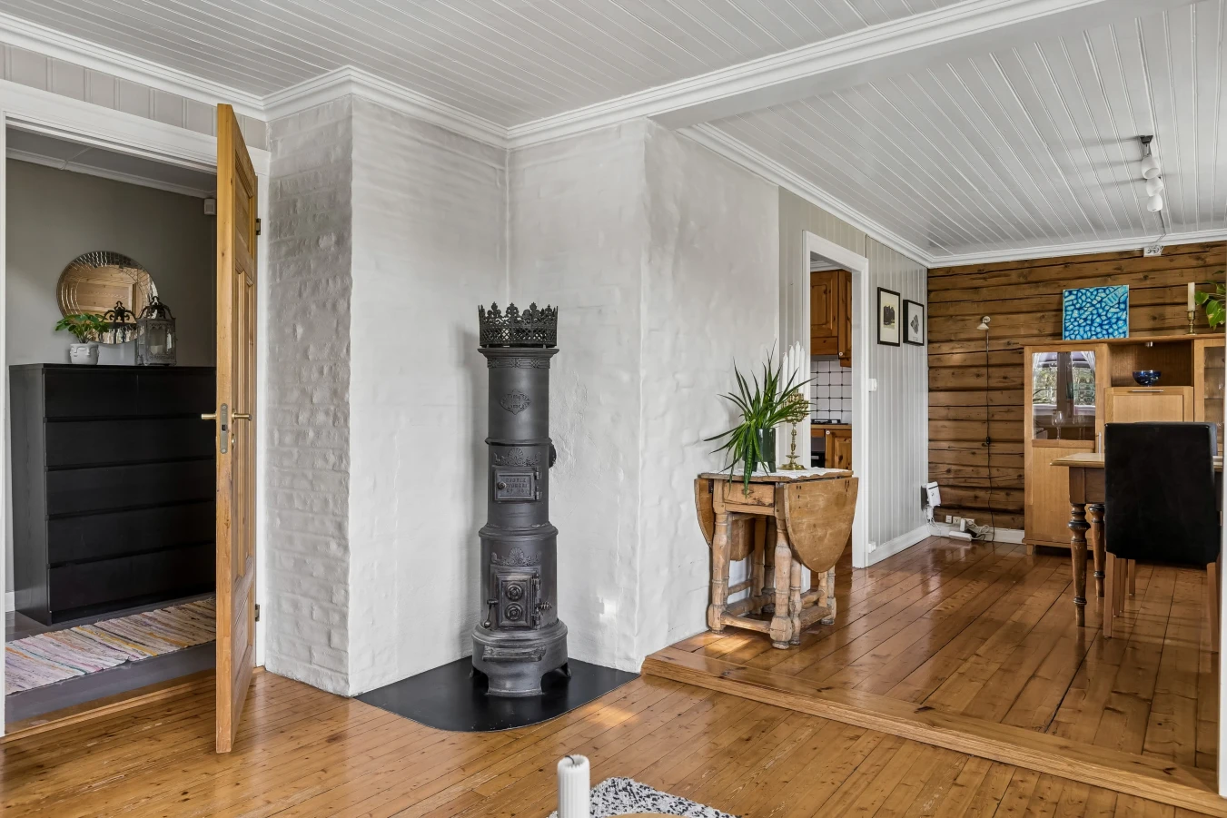 Maison de Trondheim datant de 1877, avec un vaste jardin et un accès pratique aux transports en commun - Voir l'image 8 sur 40