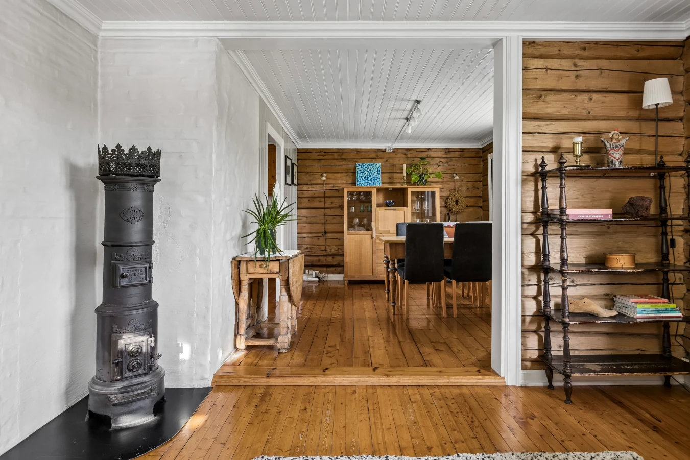 Maison de Trondheim datant de 1877, avec un vaste jardin et un accès pratique aux transports en commun - Voir l'image 9 sur 40