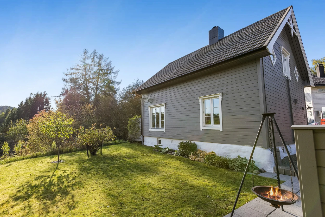 Maison de Trondheim datant de 1877, avec un vaste jardin et un accès pratique aux transports en commun - Voir l'image 33 sur 40