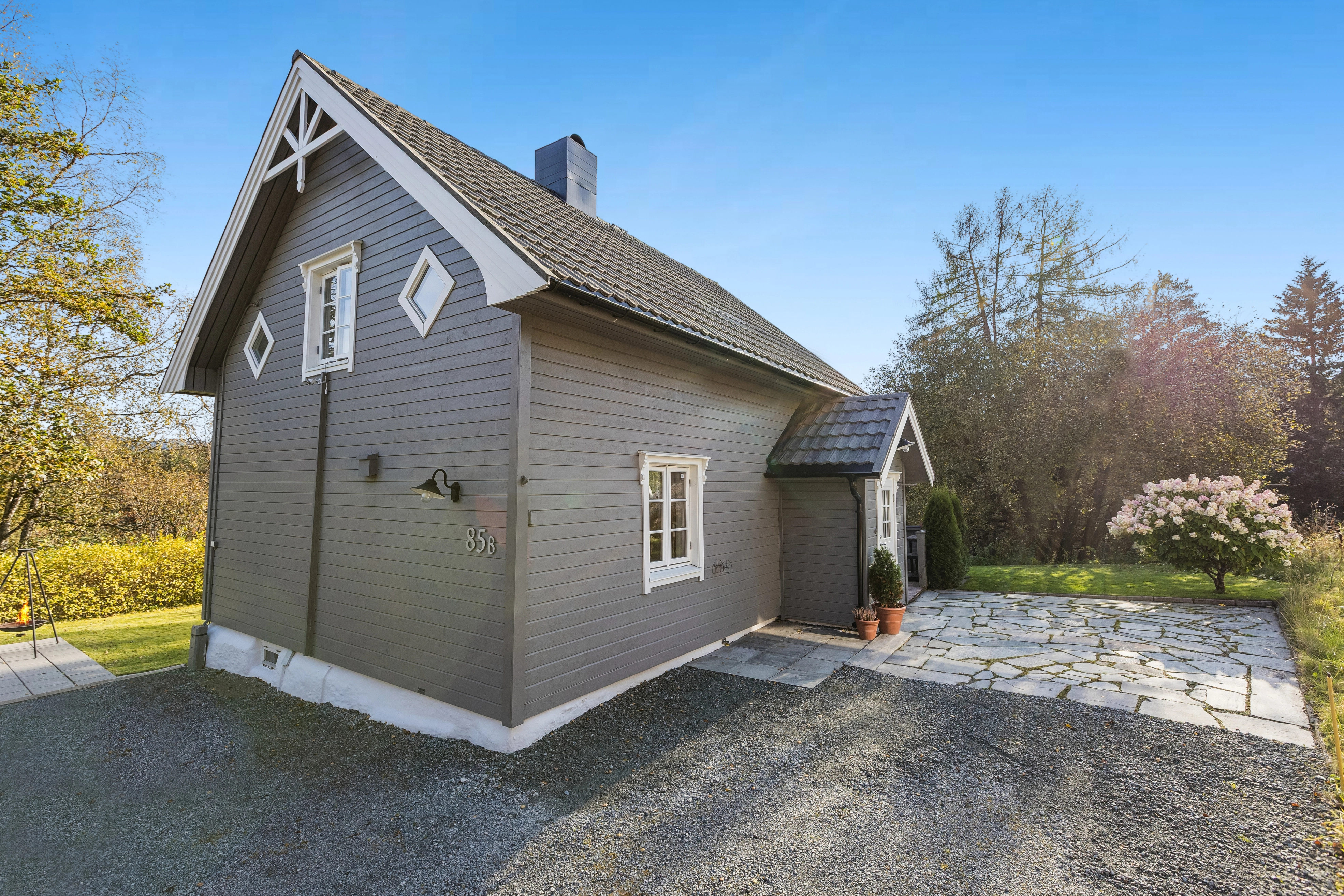 1877 Trondheim House with Expansive Garden and Convenient Transit Access - View image 39 of 40