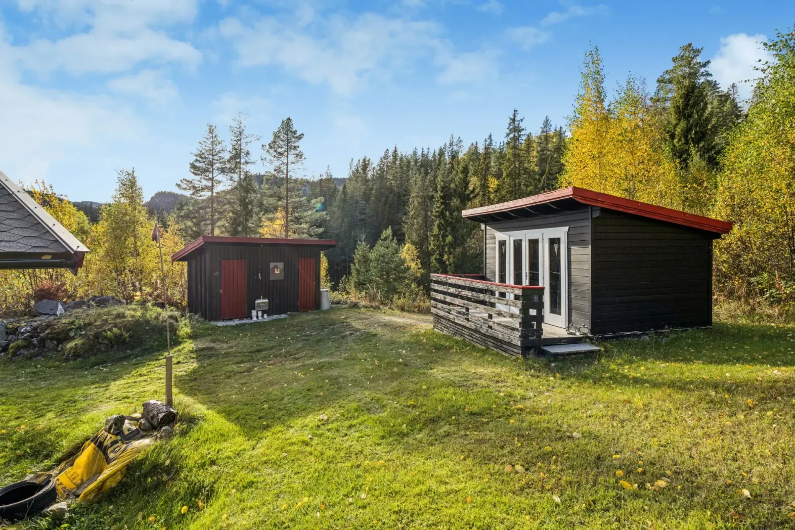 1970s Eggedal Cabin with Terrace and Scenic Surroundings - Image 5