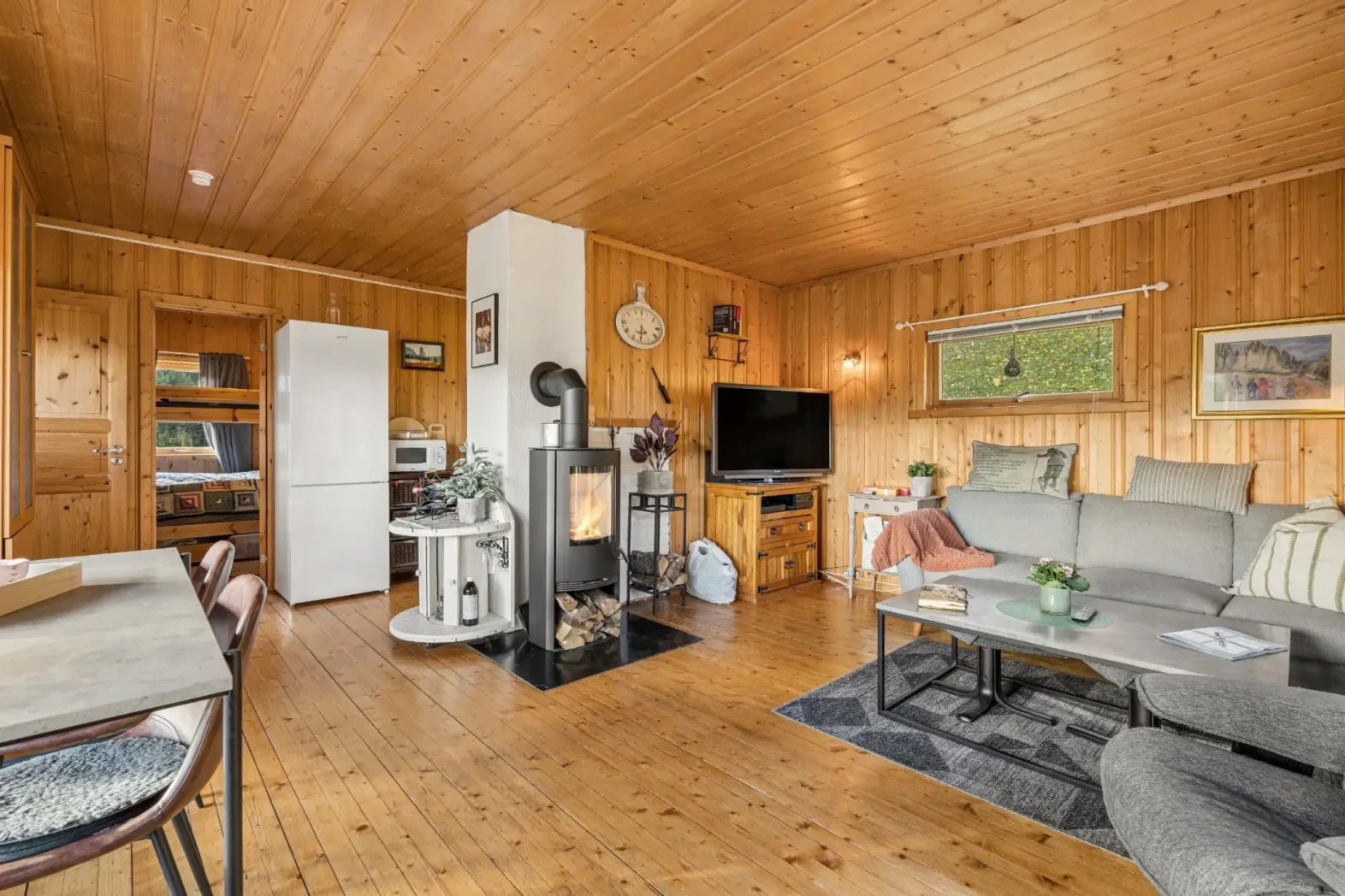 1970s Eggedal Cabin with Terrace and Scenic Surroundings - View image 6 of 40