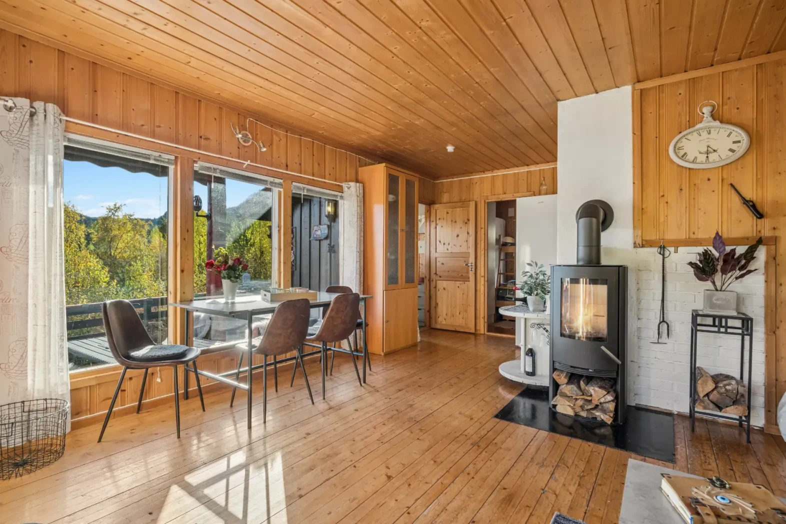 1970s Eggedal Cabin with Terrace and Scenic Surroundings - View image 7 of 40