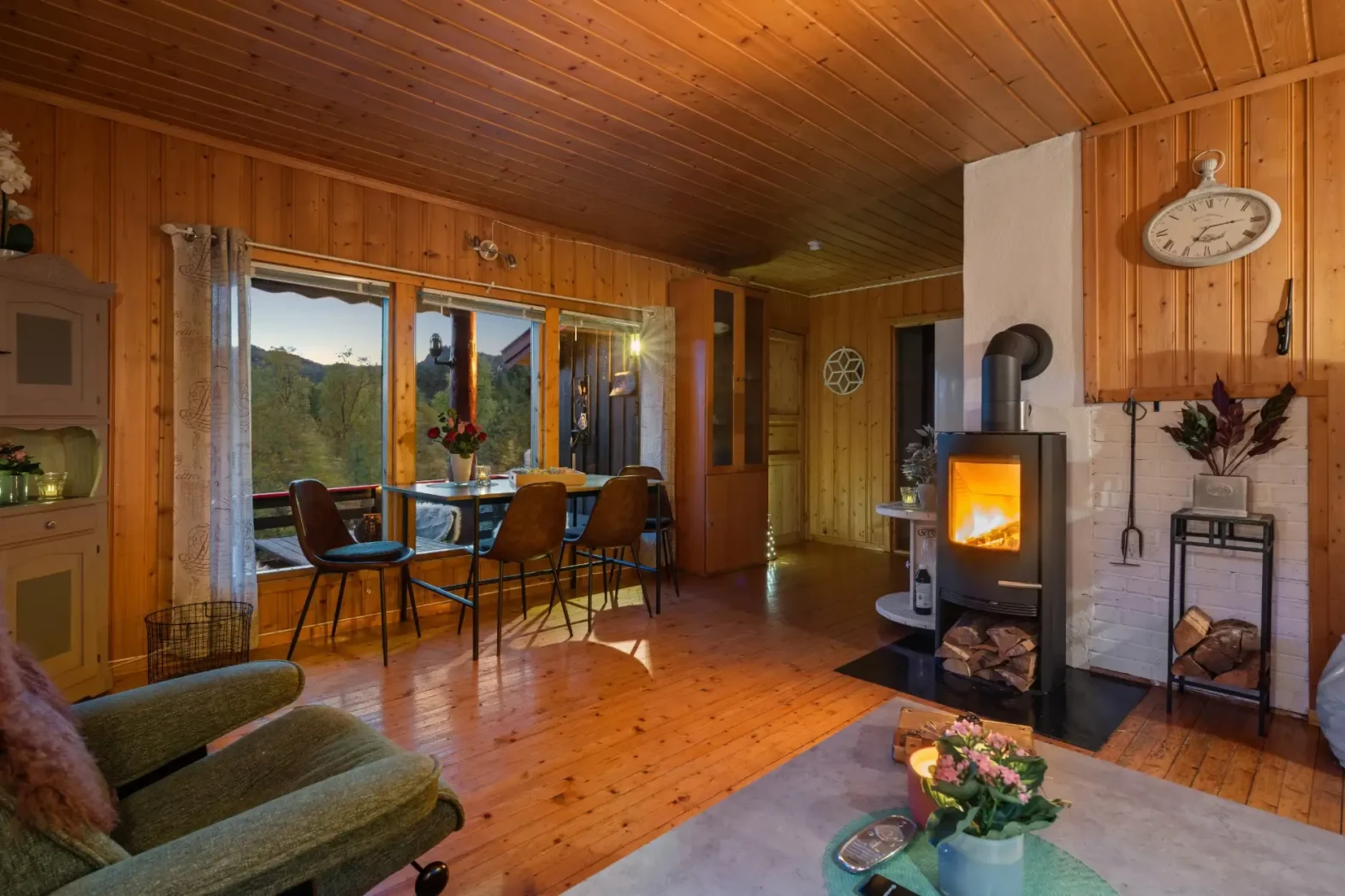 1970s Eggedal Cabin with Terrace and Scenic Surroundings - View image 8 of 40