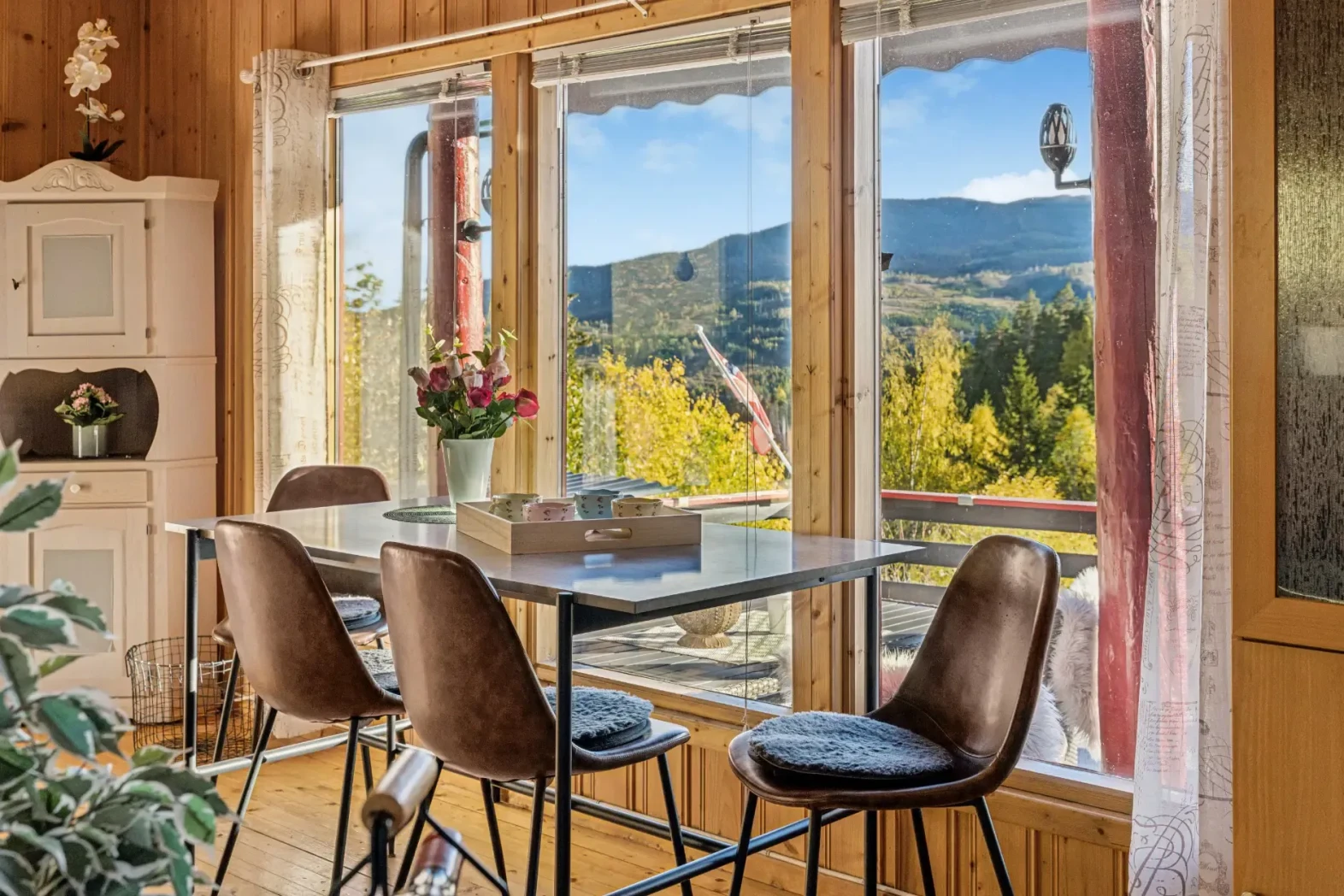 1970s Eggedal Cabin with Terrace and Scenic Surroundings - View image 11 of 40