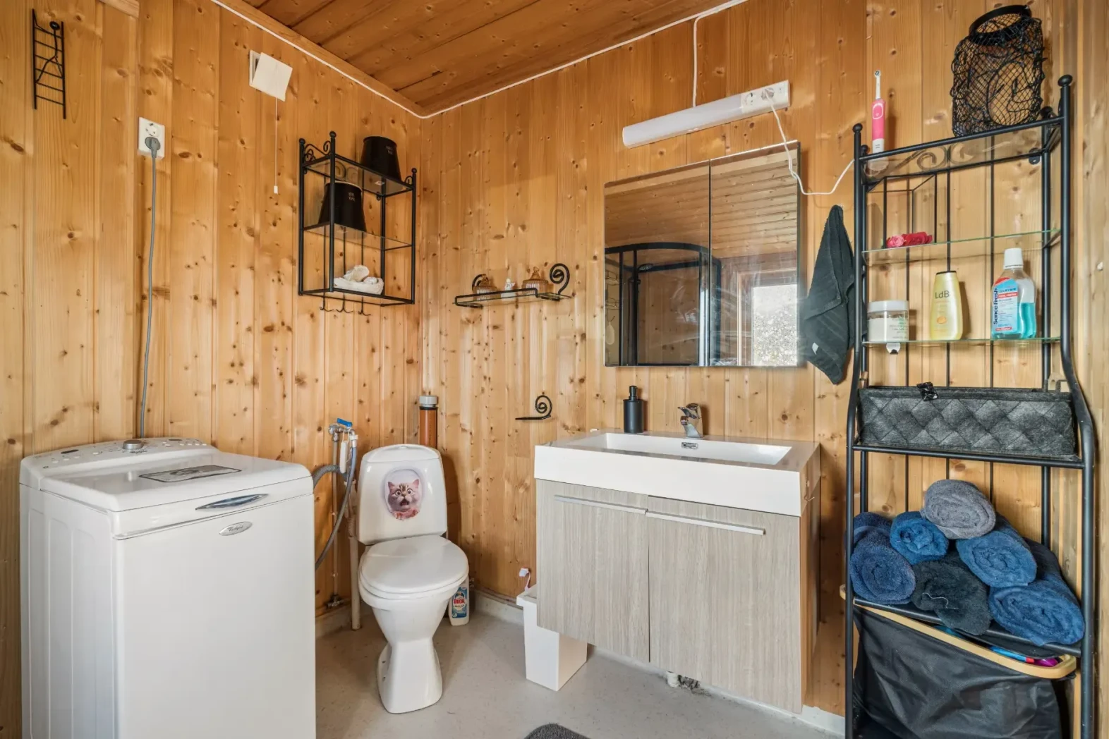 1970s Eggedal Cabin with Terrace and Scenic Surroundings - View image 19 of 40
