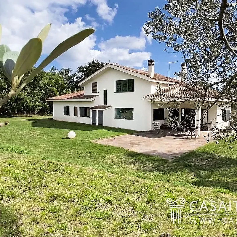 Moderne villa med 5 soveværelser og olivenlund i Vetralla, Lazio