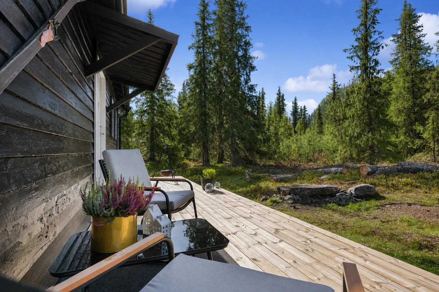 Norsk hytte fra 1960’erne med terrasse i Vikens friluftsparadis - Vis billede 26 af 32