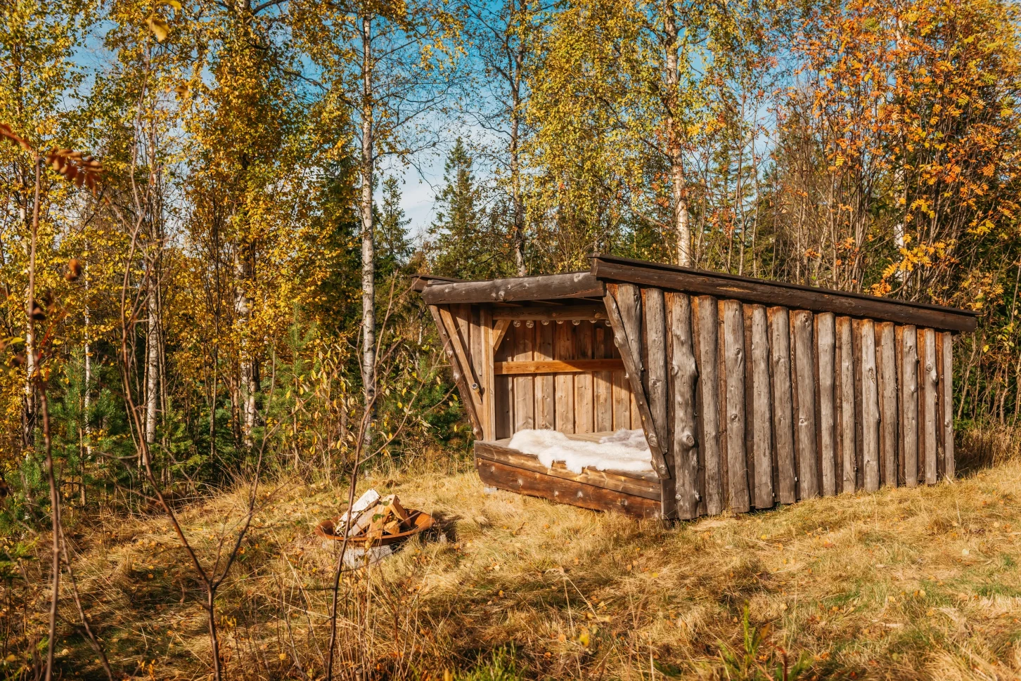 Moderne norsk hytte med solcelleanlegg og stor terrasse - Vis bilde 10 av 38