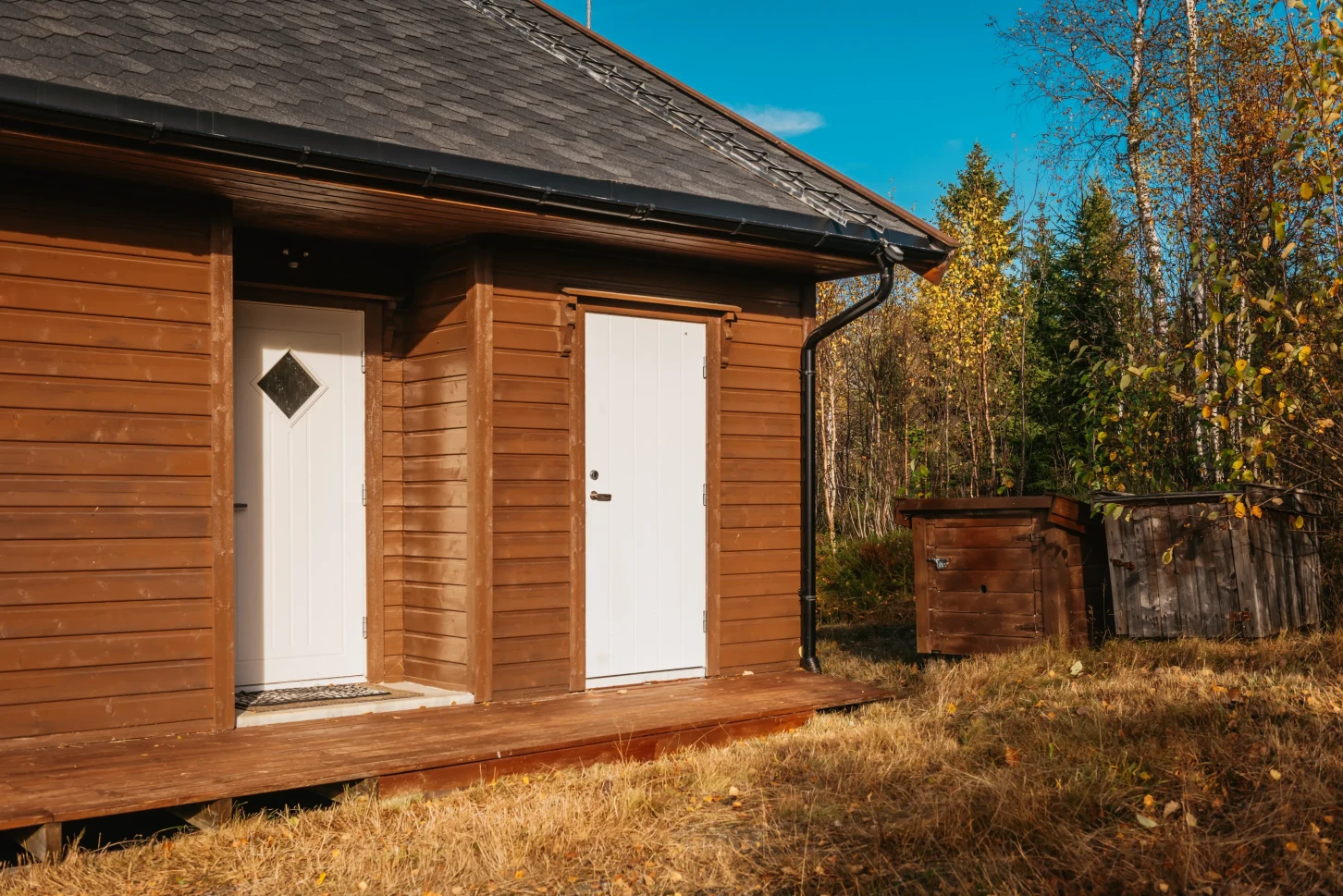 Moderne norsk hytte med solcelleanlegg og stor terrasse - Vis bilde 14 av 38