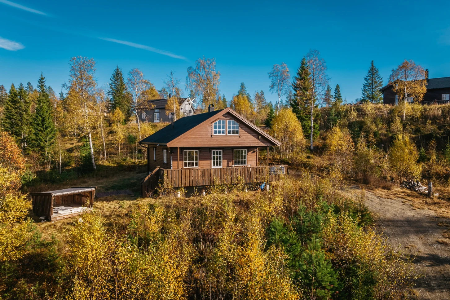 Moderne norsk hytte med solcelleanlegg og stor terrasse - Vis bilde 34 av 38
