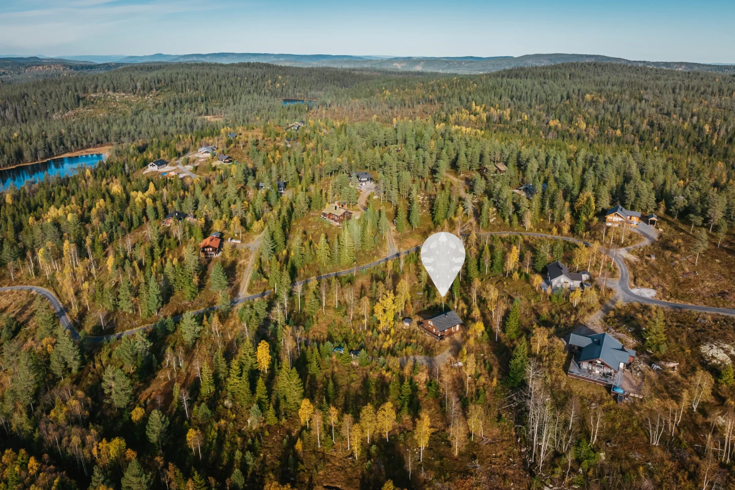 Moderne norsk hytte med solcelleanlegg og stor terrasse - Vis bilde 35 av 38