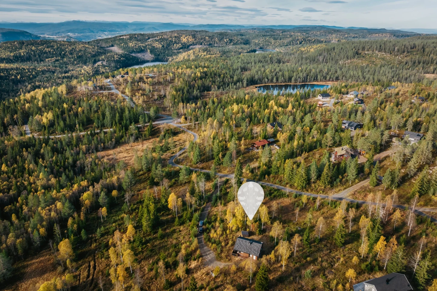 Moderne norsk hytte med solcelleanlegg og stor terrasse - Vis bilde 36 av 38