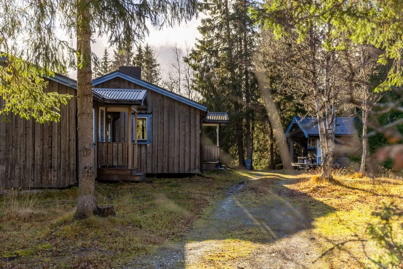 1960-luvulta peräisin oleva maalaistalo, jossa on laaja tontti ja viisi makuuhuonetta, sijaitsee Bruksvallarnassa - Näytä kuva 54 / 57