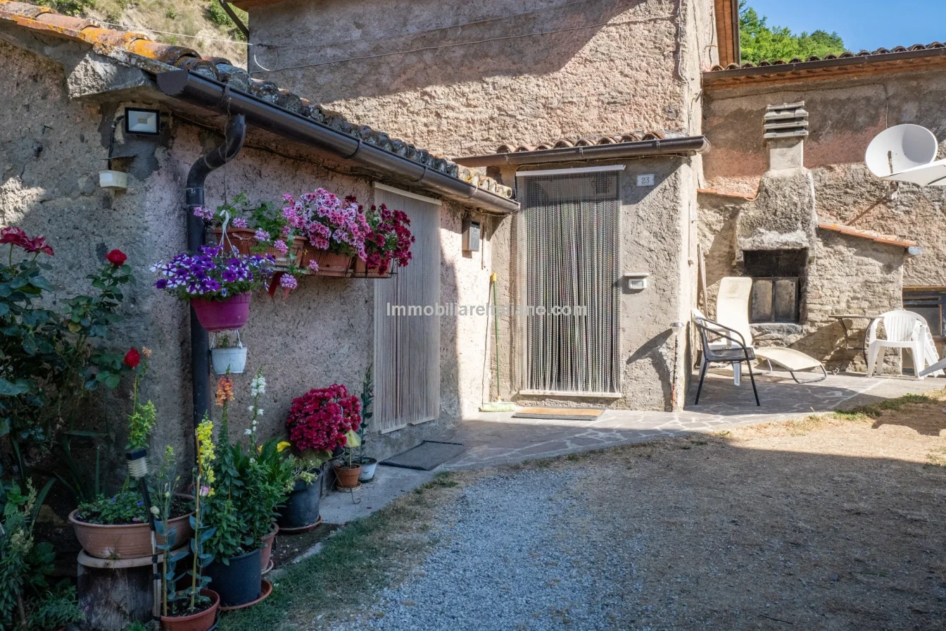 Bondegård med vingård og vidstrakt tomt på landsbygda i Umbria - Vis bilde 16 av 45