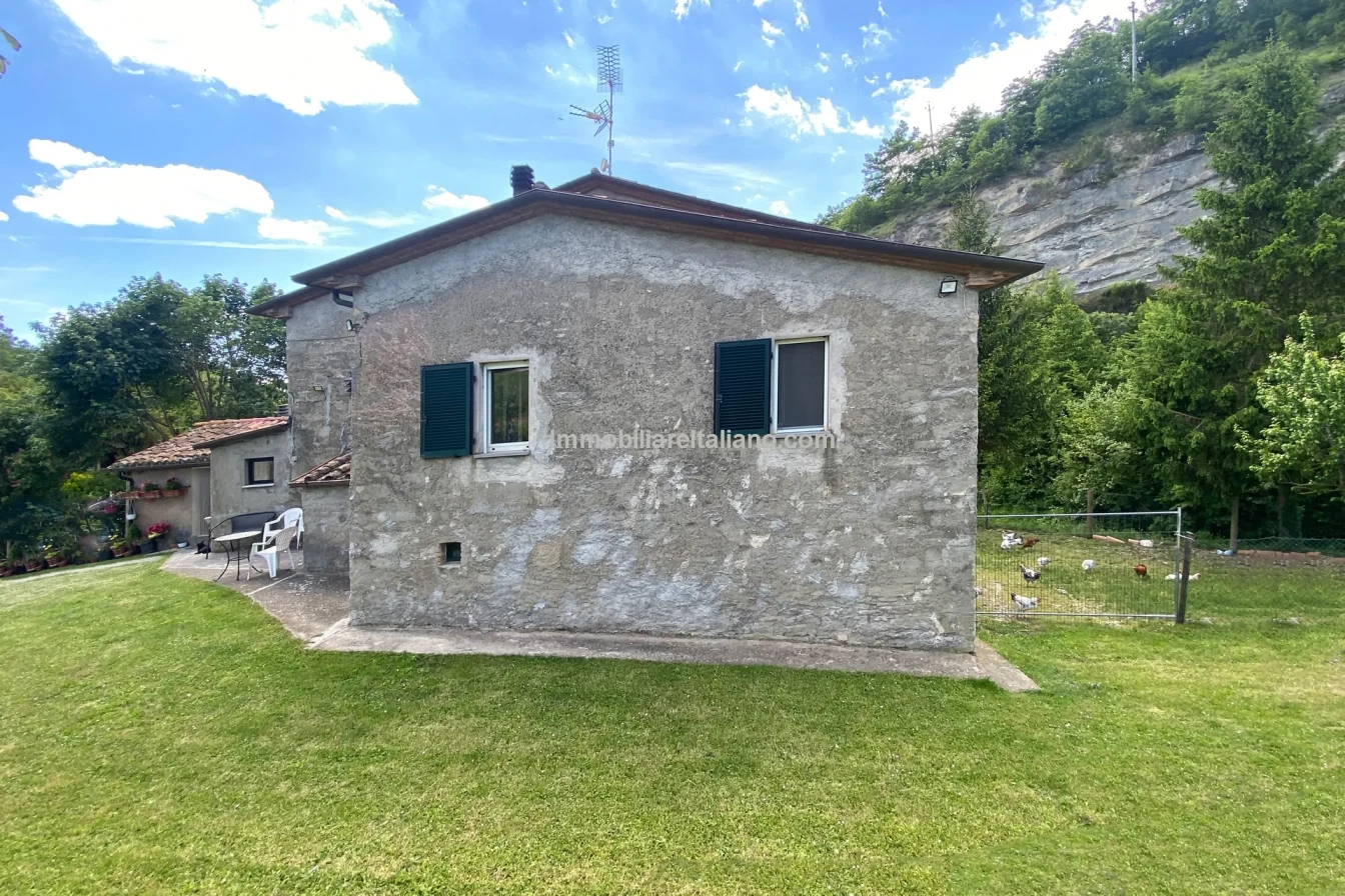Bondegård med vingård og vidstrakt tomt på landsbygda i Umbria - Vis bilde 18 av 45