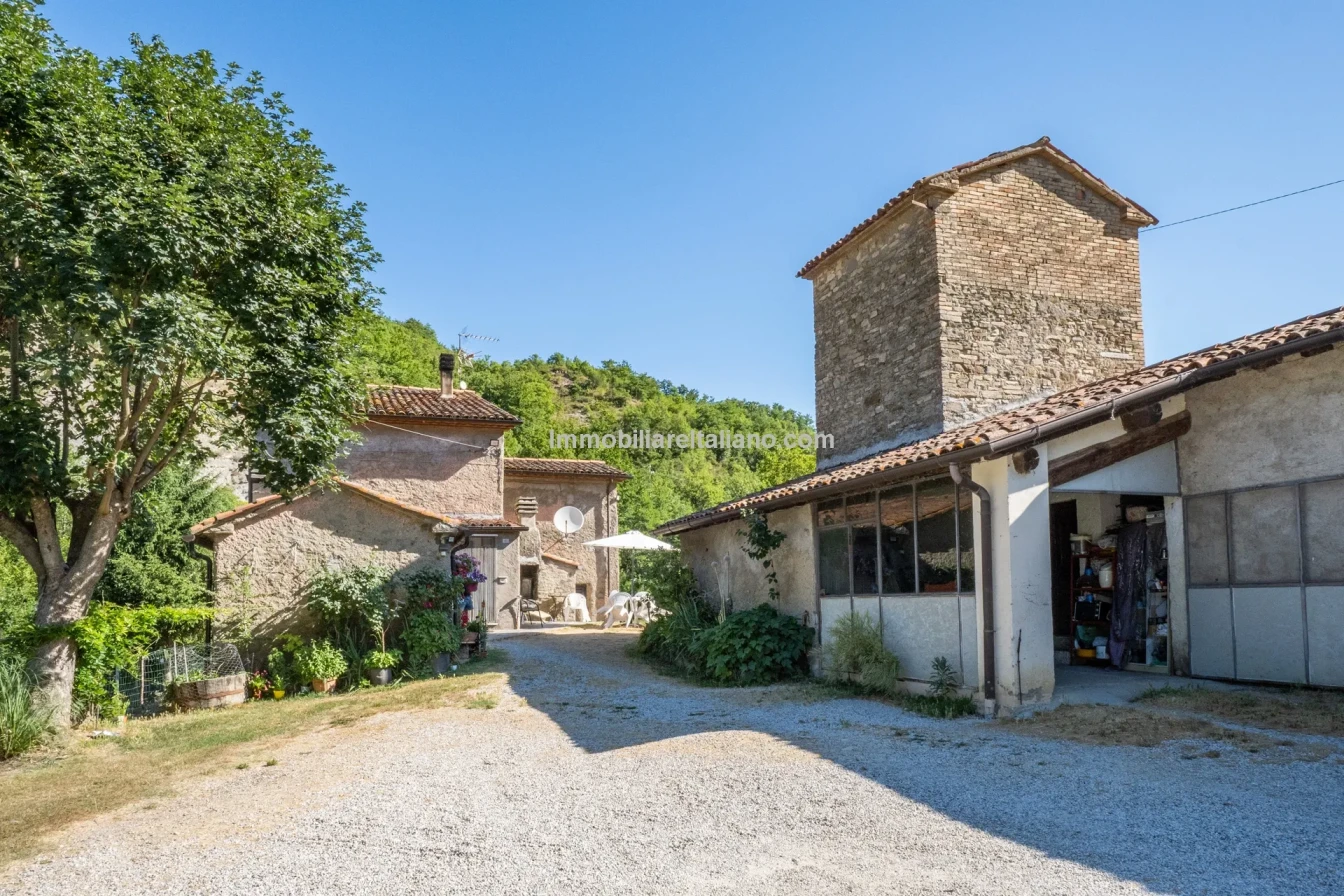 Bondegård med vingård og vidstrakt tomt på landsbygda i Umbria - Vis bilde 22 av 45