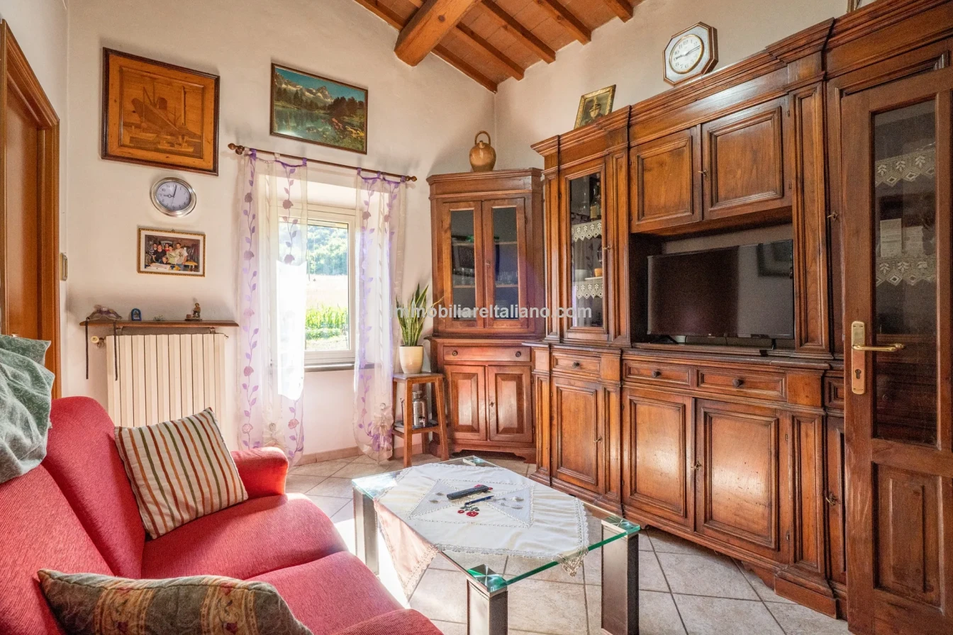 Bondegård med vingård og vidstrakt tomt på landsbygda i Umbria - Vis bilde 35 av 45
