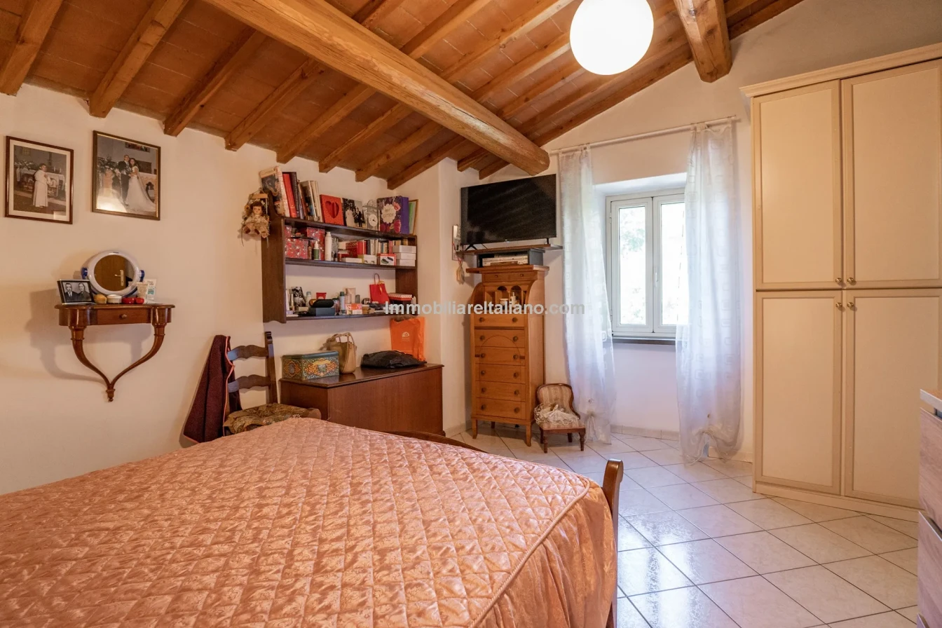 Bondegård med vingård og vidstrakt tomt på landsbygda i Umbria - Vis bilde 45 av 45