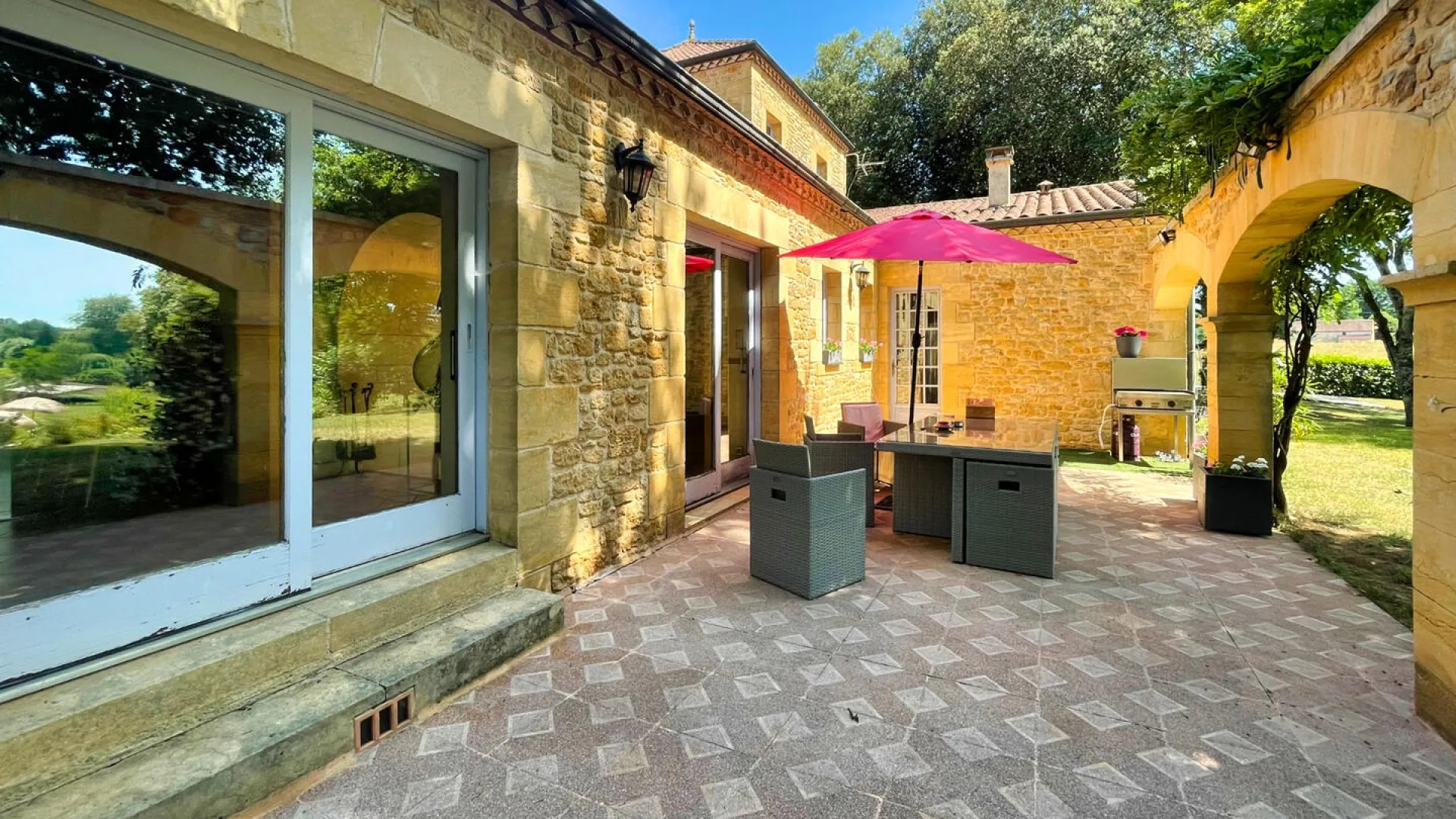 BBHPU8qP0A0BpAeVv0CAbkUSU6VpEBH0dSXIEzlY