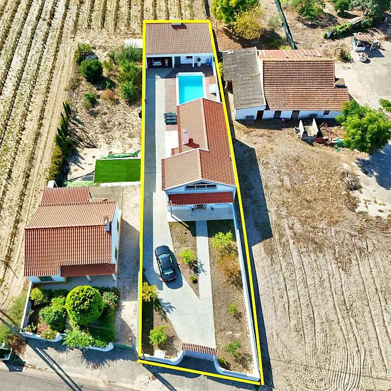 Modernes 3-Schlafzimmer-Haus mit Pool und Garten in Benfica do Ribatejo