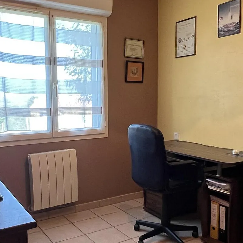 DrXJSVZI3nGXTEakp8F5V1YYSBvFk8XIc8r7lgy3