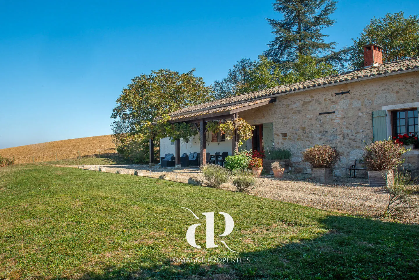 JPem2CynmyBfVoQn7IqsizccPZ8BAovJ8VUUS38c