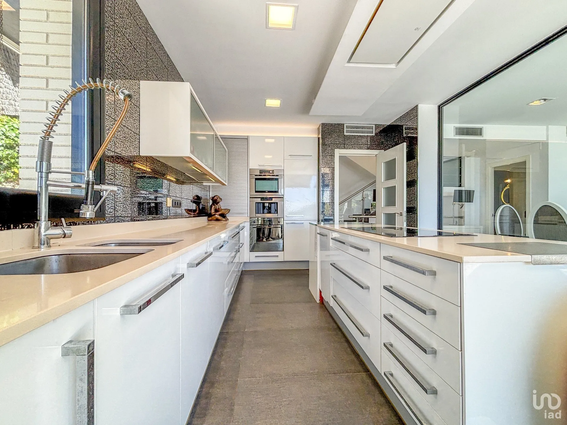 2p7HFYDzsNawYiMJ2j8DbxFAHaAJkg5aENGnvgcX