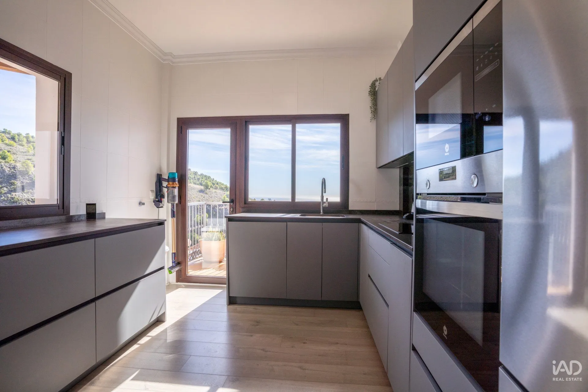 1ZZguQNhQR4nAcNIoCWgnRWzJG9BCe5Q3o61DsGG