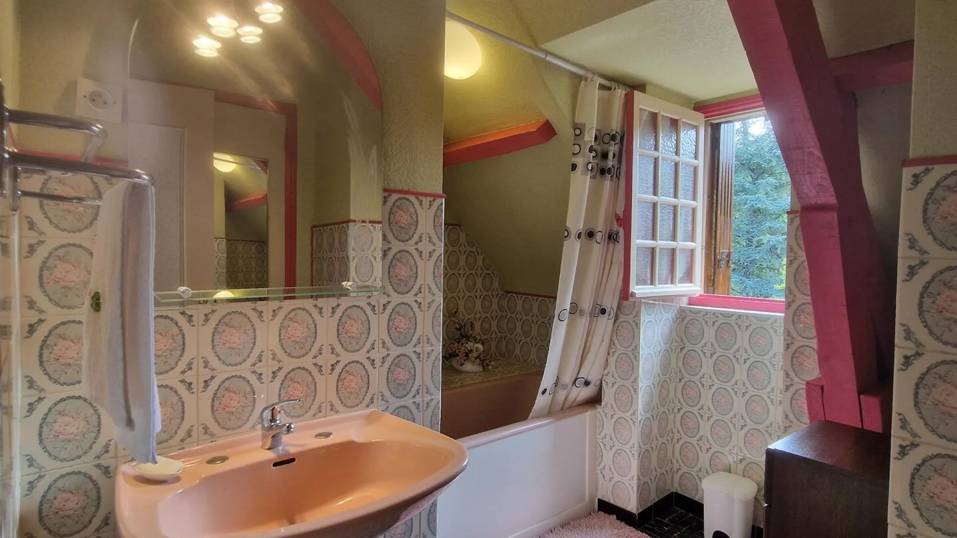 dLOR9EaavYaJ0UgWf1iY0tLUTa3VI42RYla4FVQR