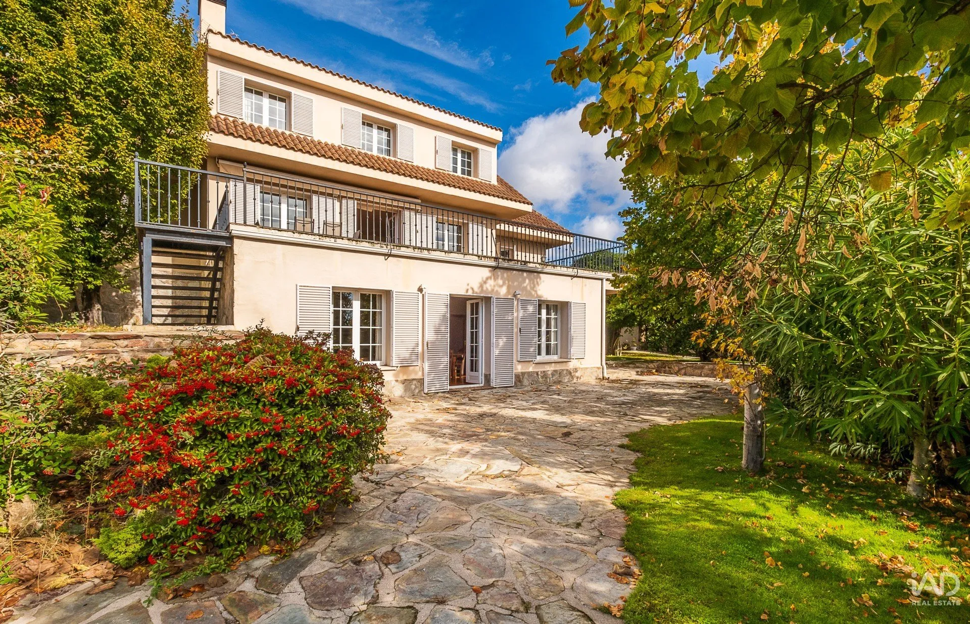 ORQNMqLszgmlcHd7LAX54RF2Ra3BPCUlWLElISRX