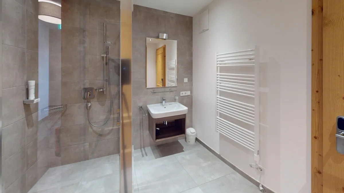 10QBGDLDmSCbeMm22U7jbBB5w1Dy9evCw3cRRCJN