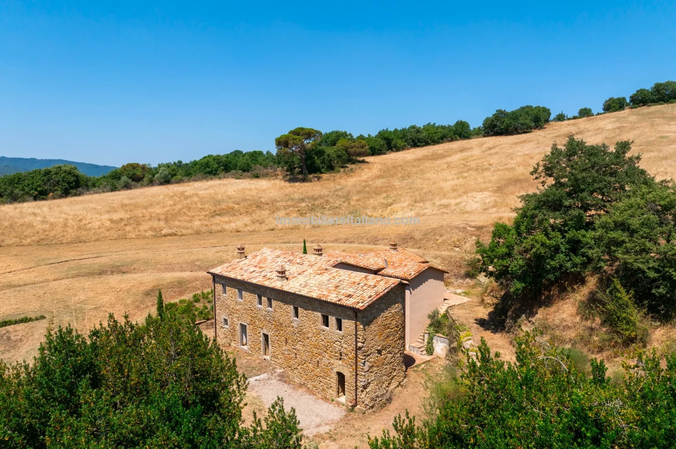 Ampio casale umbro con 5 camere da letto e vasti giardini a Città di Castello - Image 5