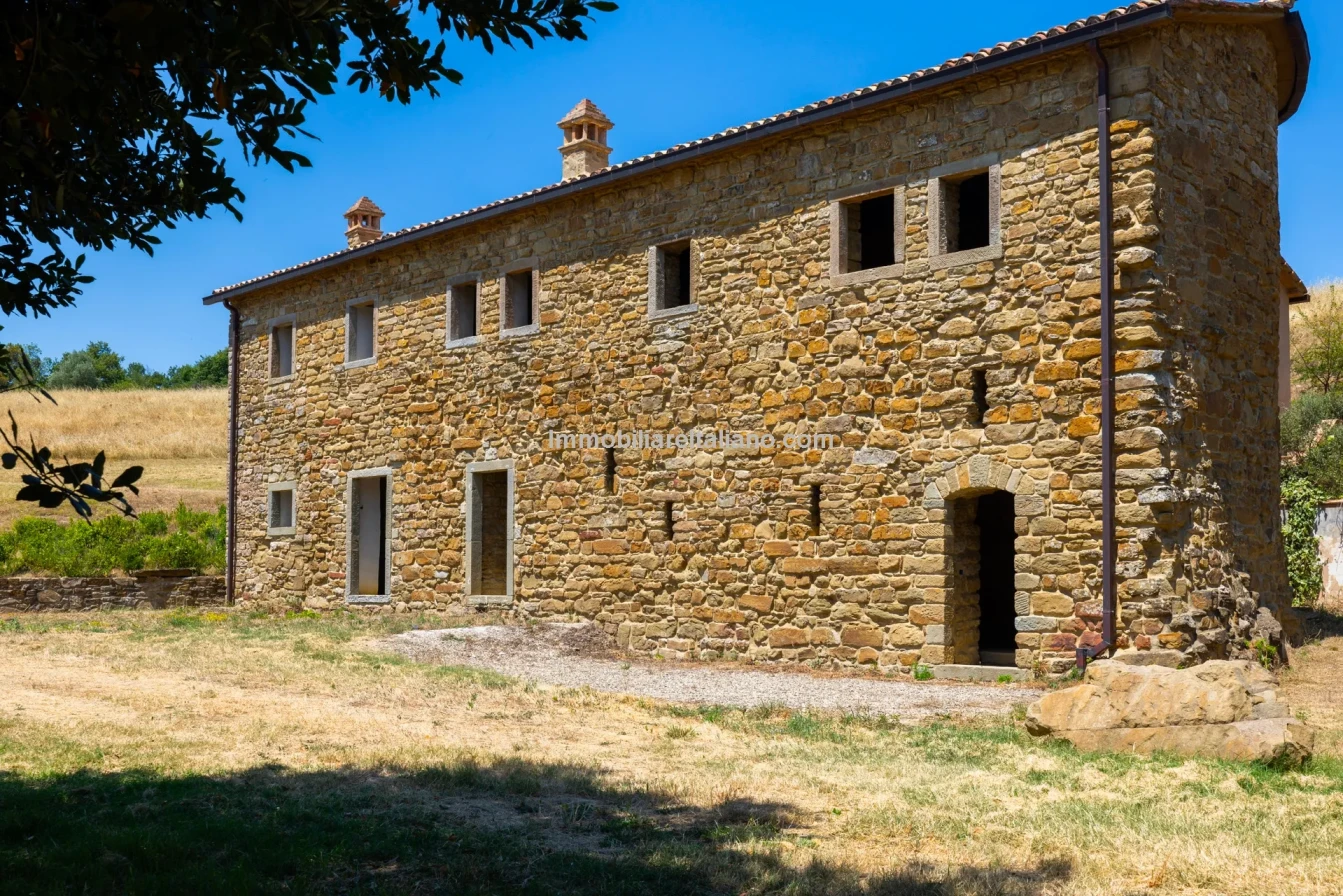 Ampio casale umbro con 5 camere da letto e vasti giardini a Città di Castello - Visualizza immagine 15 di 26