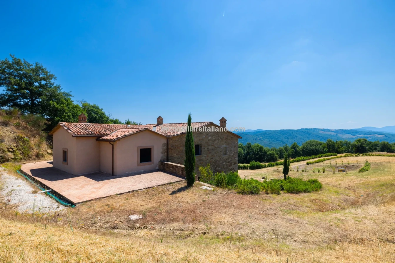 Ampio casale umbro con 5 camere da letto e vasti giardini a Città di Castello - Visualizza immagine 19 di 26