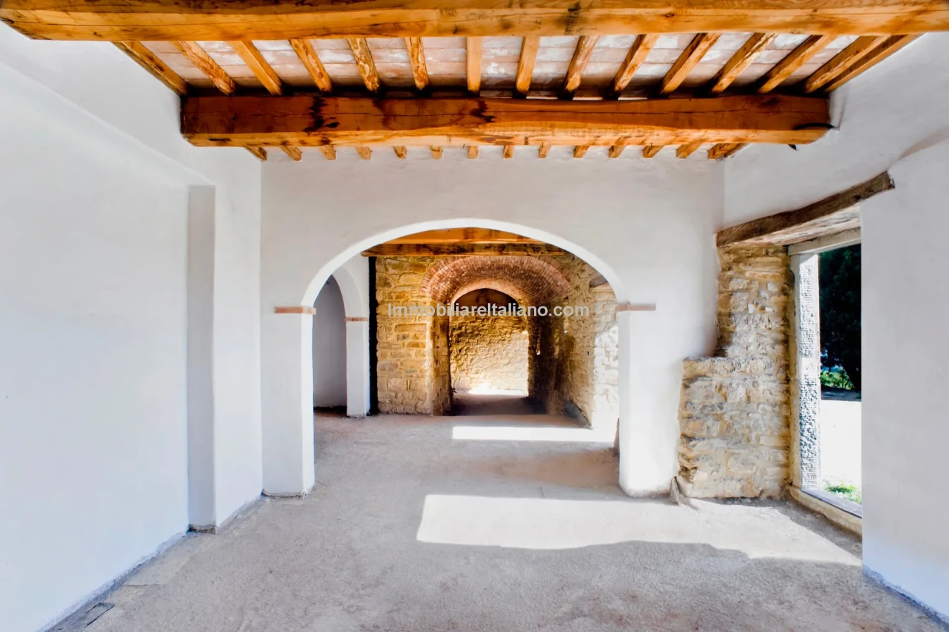 Ampio casale umbro con 5 camere da letto e vasti giardini a Città di Castello - Visualizza immagine 22 di 26