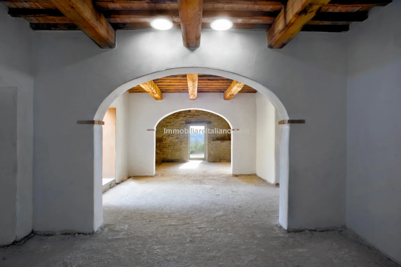 Ampio casale umbro con 5 camere da letto e vasti giardini a Città di Castello - Visualizza immagine 26 di 26
