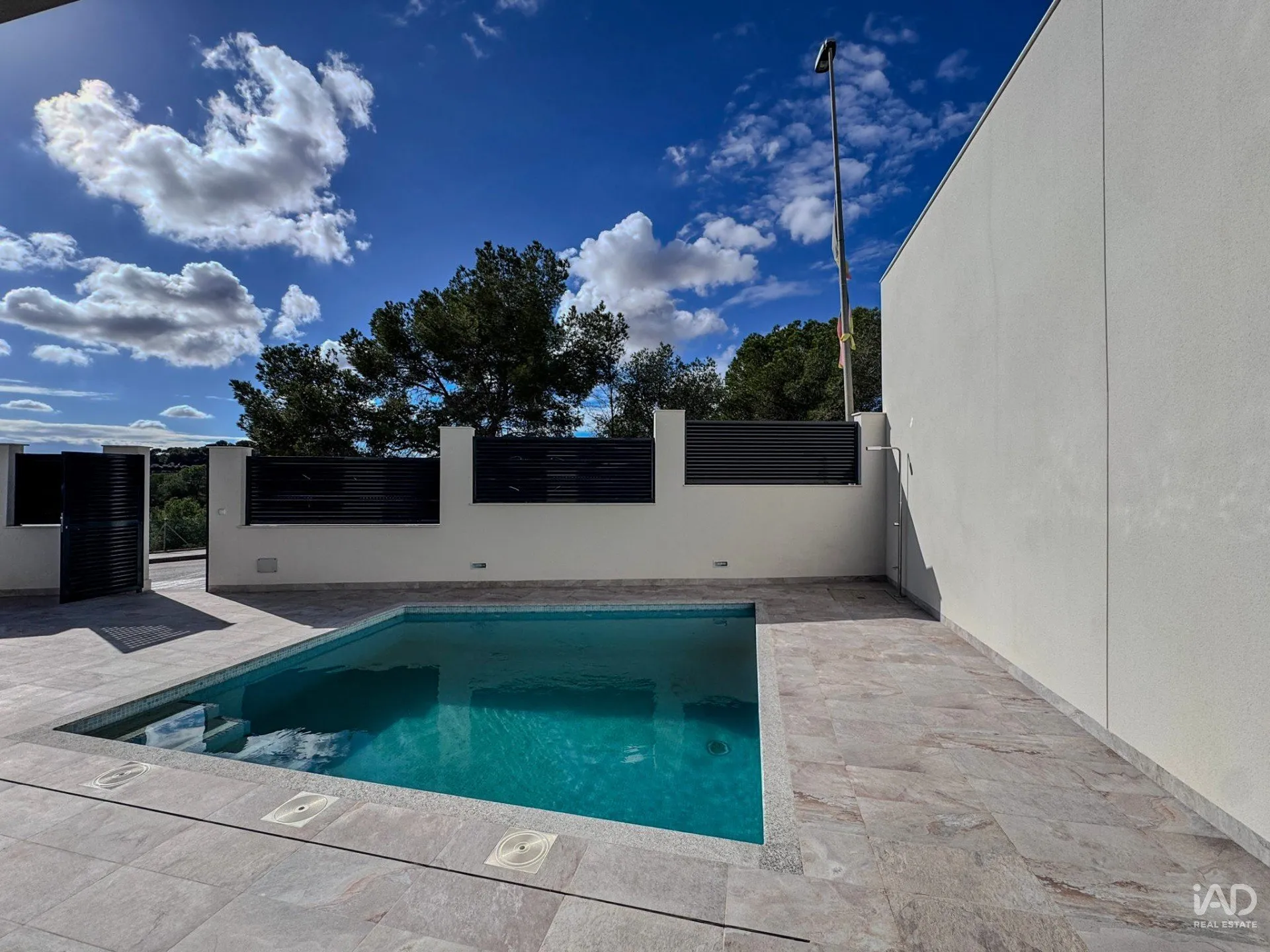 qaHippSxWMPL148fkwDL8pseHobKzJfSb8WgYd66