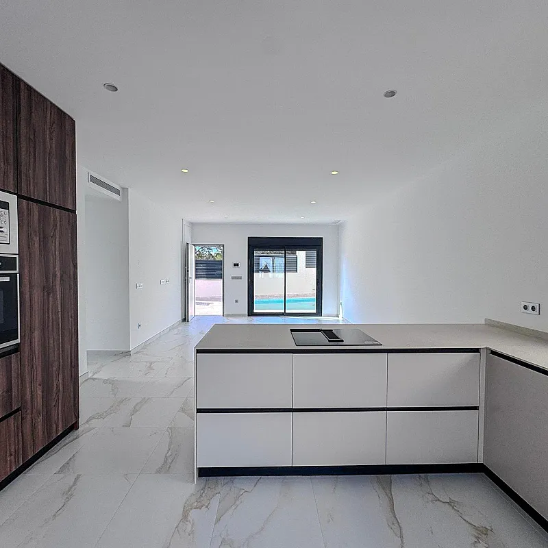 ElnaQq69GvHOHRnipVIWGubOKDKCk2U3bMaMrzj1