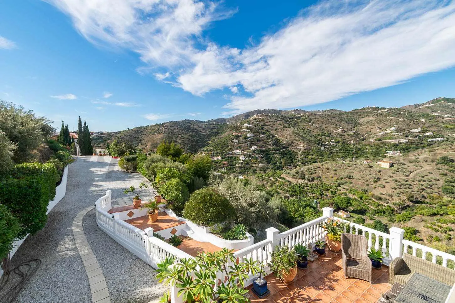 2ambQdM7rahNX4UVSa88ZmrhmRBHe75i4KCUdykQ