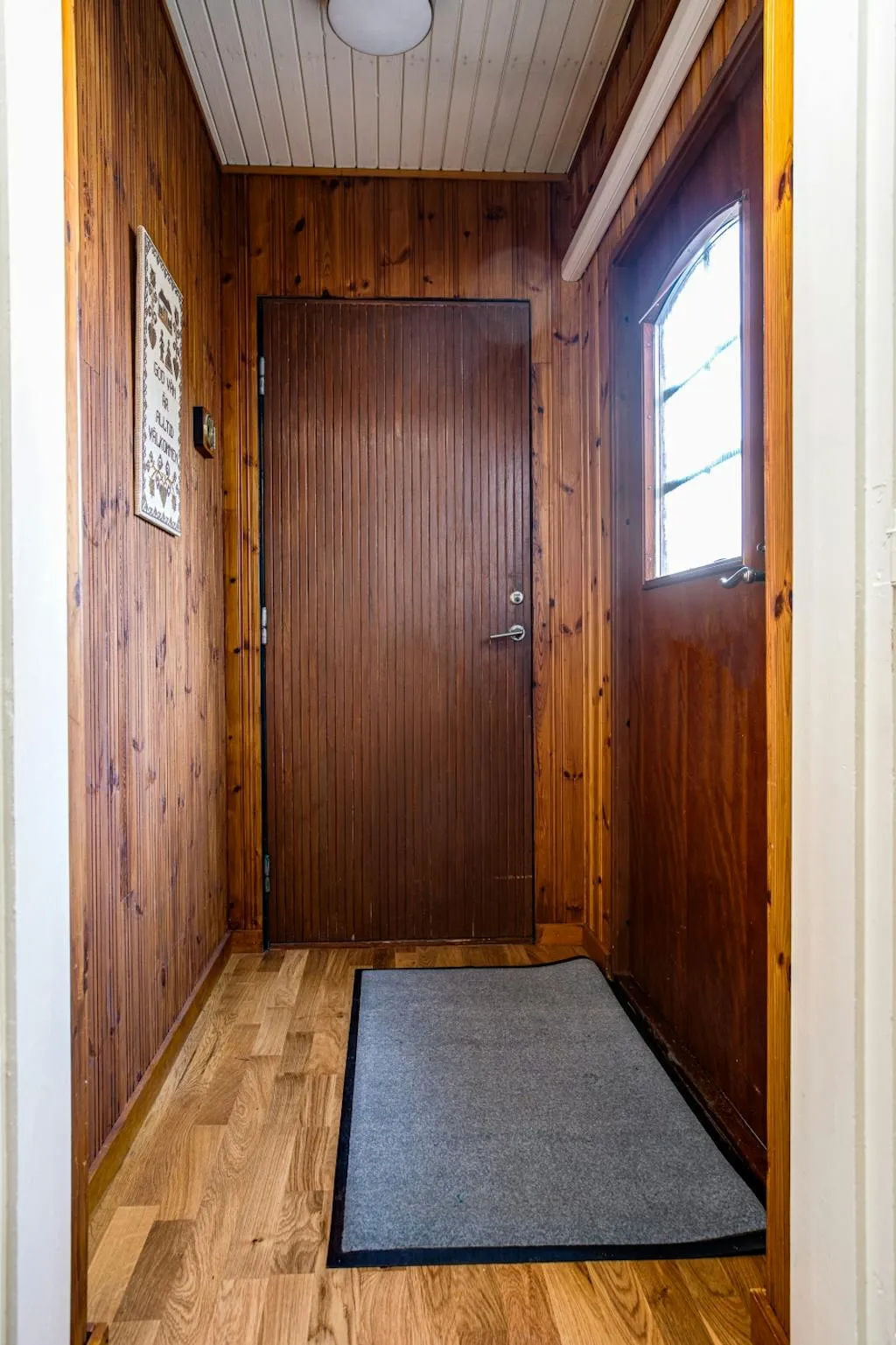 Mid-Century 2-Bedroom House with Expansive Garden in Adolfsberg, Örebro - Image 3